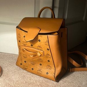 Never used mcm bag. Bag is real, comes with straps and pockets in bag.
